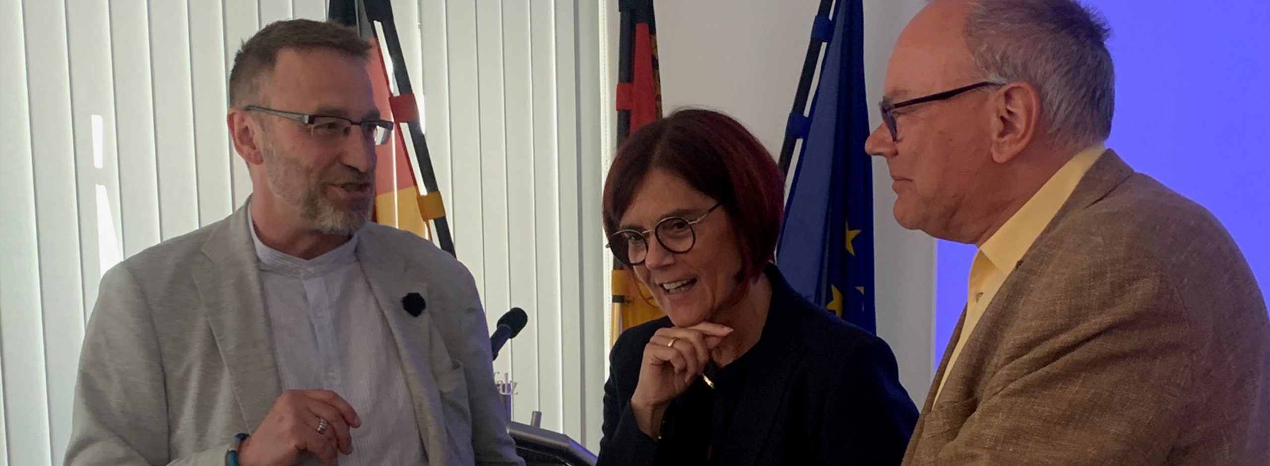 Abschlusspräsentation zweier iuh-Kurse im Wirtschaftsministerium